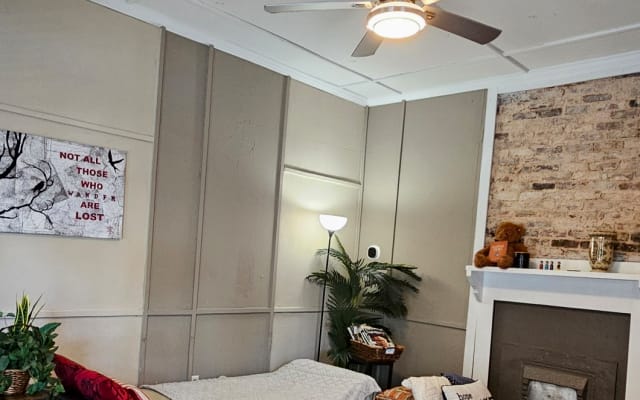 Damonds Inserat auf misterb&b - 2 Sofa beds in the living room for extra guest to sleep