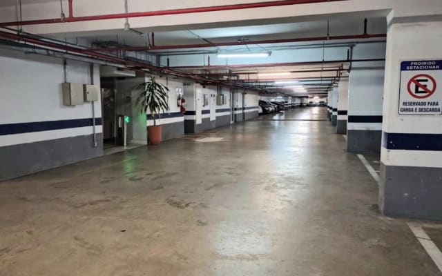 Esmael's listing on misterb&b - Sua comodidade começa na chegada! Oferecemos uma vaga de estacionamento sem custo na sua reserva******** um amplo estacionamento de 600 vagas, você nunca terá que se preocupar com onde deixar seu carro.