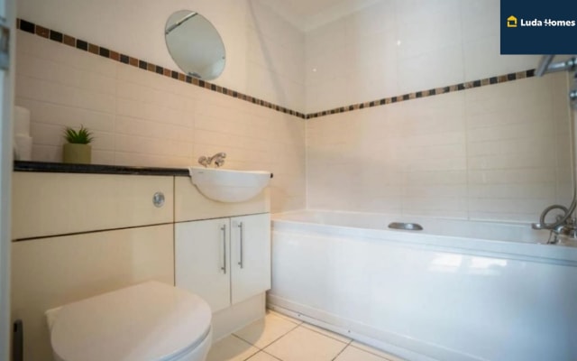 Cozy 2Bed Nr Heathrow & Windsor wParking | Sleep 6