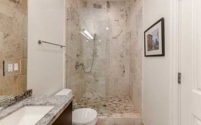 Chambre Castro avec salle de bain privée et balcon - Photo 5