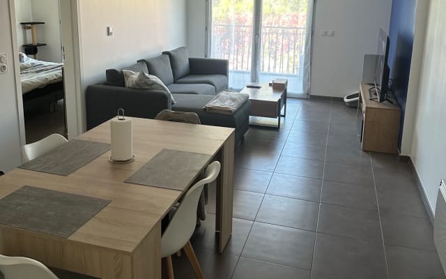 Apartamento com varanda para partilhar