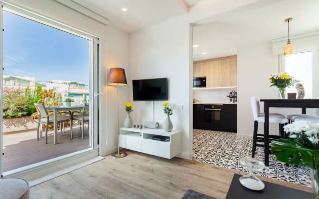 Luxury Penthouse Terrace with Sagrada Familia Views - Picture 15