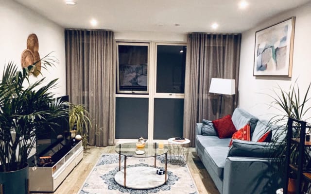 Modern Hounslow Flat – Walk to Tube & Restaurants