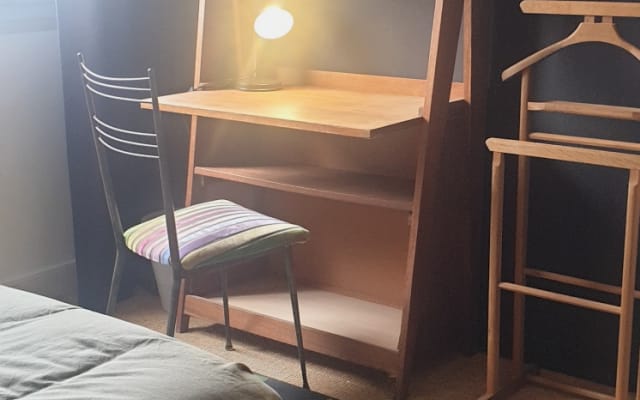 chambre au calme dans résidence année 70 à proximité du centre ville