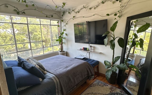 Eduardos Inserat auf misterb&b - Your private room with a queen size bed and a smart Tv 