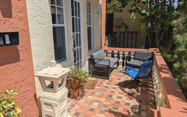 Guest bedroom available walking distance to the beach