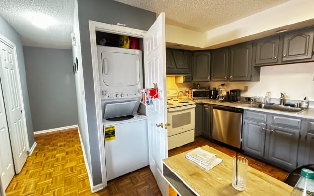 Chic Private Room in Newark near NYC