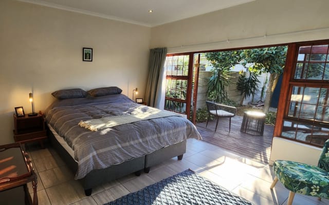 Flatlet beside pool area and near the beach - Picture 2