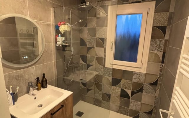 Chambre dans appartement proche du centre de Gex