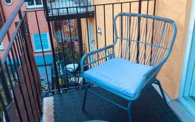 Stilvolles Studio mit Balkon in Kungsholmen, voll möbliert in der Nähe