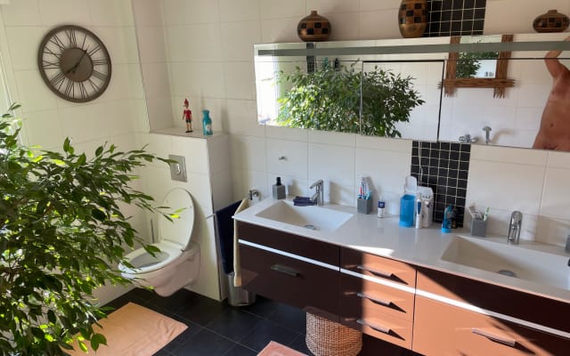 CASA TRANQUILA NA ORLA DE UMA FLORESTA