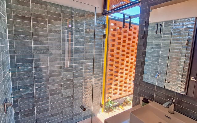L'annuncio di Colin su misterb&b - Private bathroom with hot water
