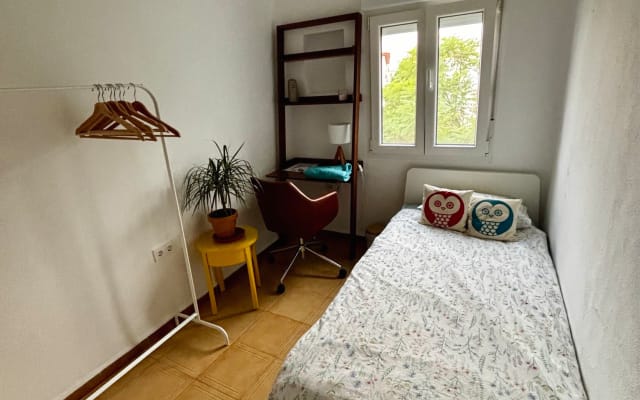 Bright room in Triana