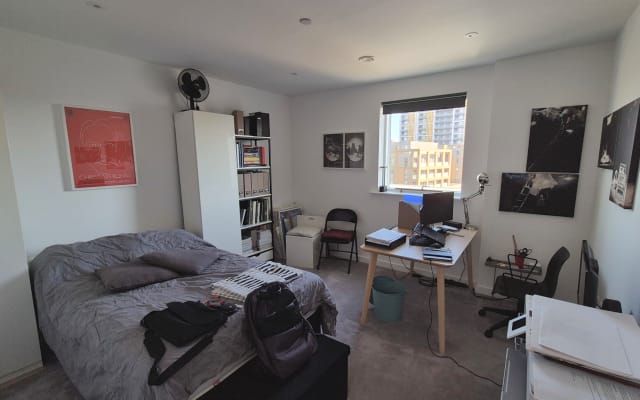 Geräumiges Zimmer in Stockwel, London.