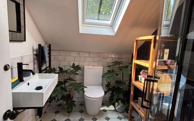 Gloriosité géorgienne : Une chambre et une salle de bain au dernier...