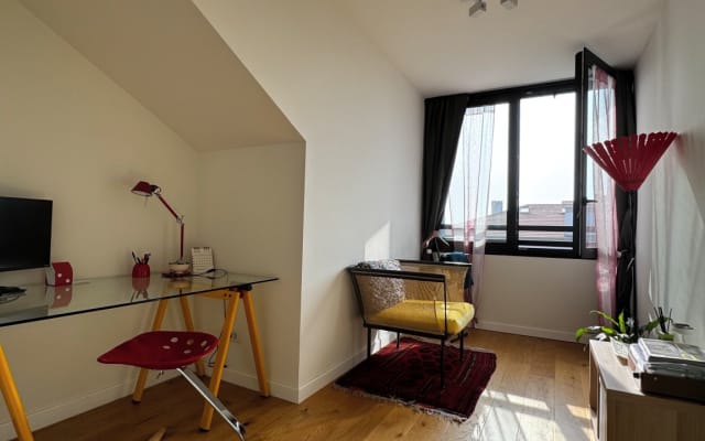 Cozy Private Room in a Bright Modern Apartment