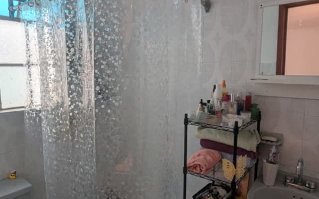 ¡Amplio apartamento a una manzana de Roma!