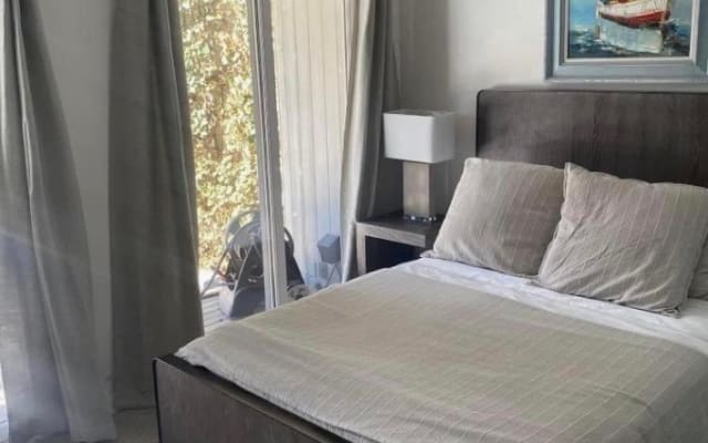 Harmony in the Pines: Bedroom #1. Close to town, ferry and beach.