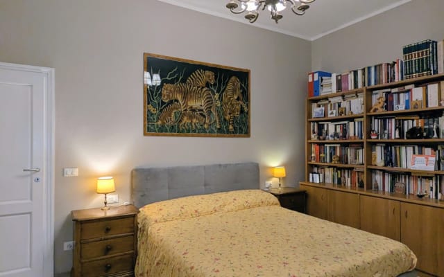 Habitación compartida en un piso naturista