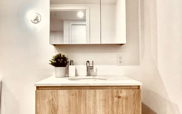 Luminous Oasis 2BR | Skyline Views, Gym, Pool, Parking - Picture 12