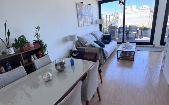 Quarto e casa de banho privativa no centro da cidade de Montevideu