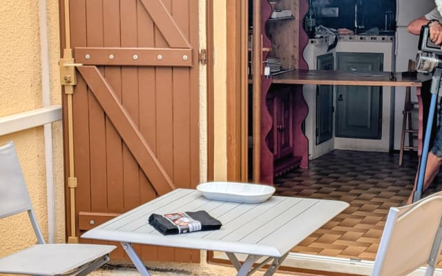 Studio cabin 150 m from the beach.