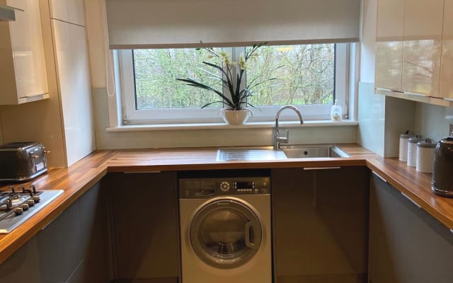 Modern room own separates bathroom near city centre close airport :)