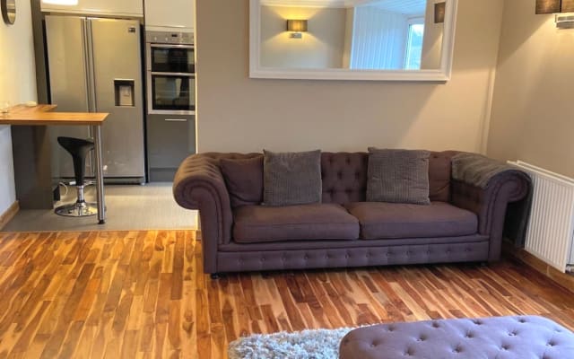 Modern room own separates bathroom near city centre close airport :)