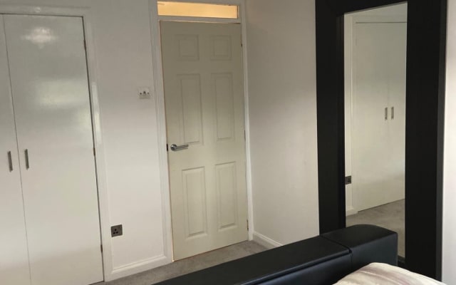  Modern room own separates bathroom near city centre close airport :) - Picture 7