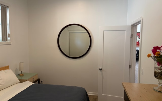 Cute newly-designed ADU with private entrance, full kitchen & terrace