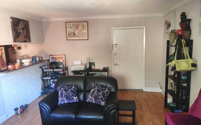 Modern River Oaks Apartment still in Gayborhood 5 min From Bars
