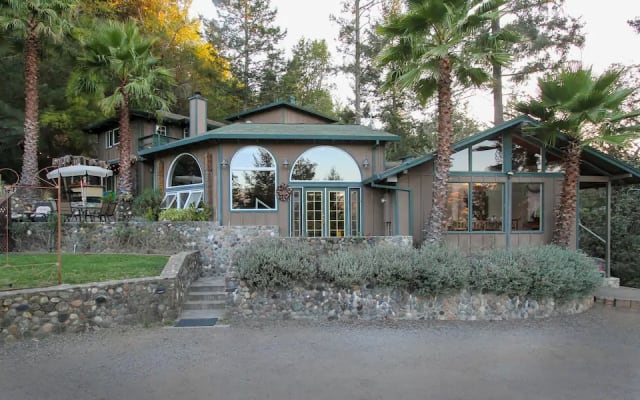 Alexander Valley Lodge mit Pool, Whirlpool, Tiki Bar, Wasserfall auf...