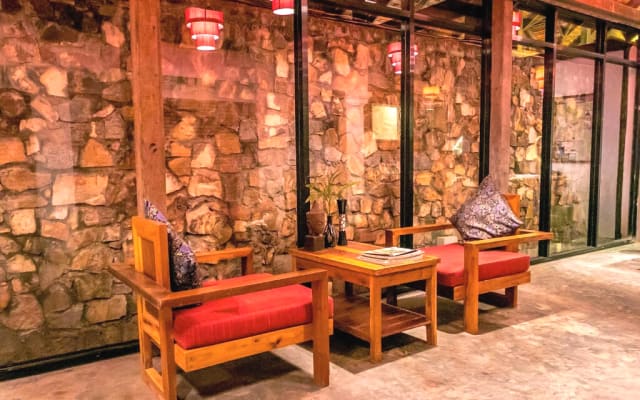 Gentleman's Hotel & Woman's Friendly - Fontaine de Tara - 114