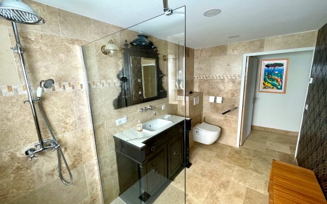 Le Domaine des Anes, nature and relaxation gîte in a peaceful setting...
