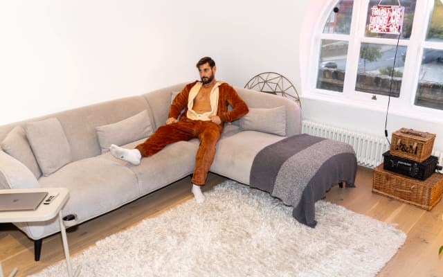 Share my bed and intimate space for a sleepover.