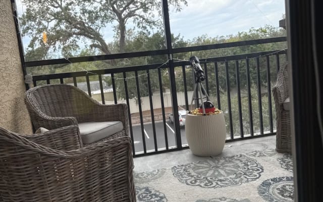 Quiet 3 bedroom near Madeira beach and baypines. Discretion expected