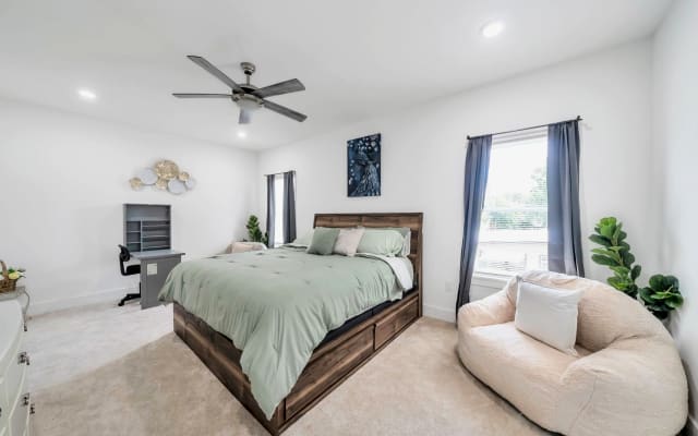 Luxury King Massage Bed/Private Room