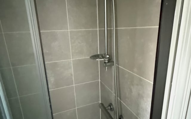Single Bedroom/house, in lovely modern house.