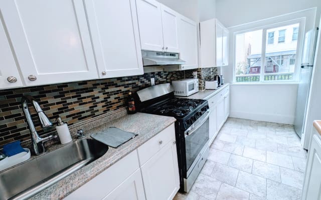 Sunny, Private Deck & Garden - Pampering Room for Rent
