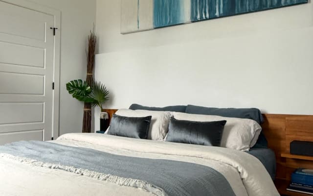 Cute and cozy private room in beautiful Draper.