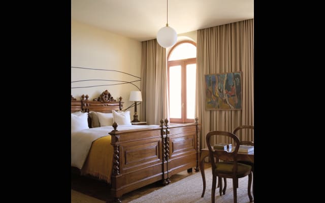 La Vilma Suite ofrece cama king, ropa de cama fina baño privado, sala...