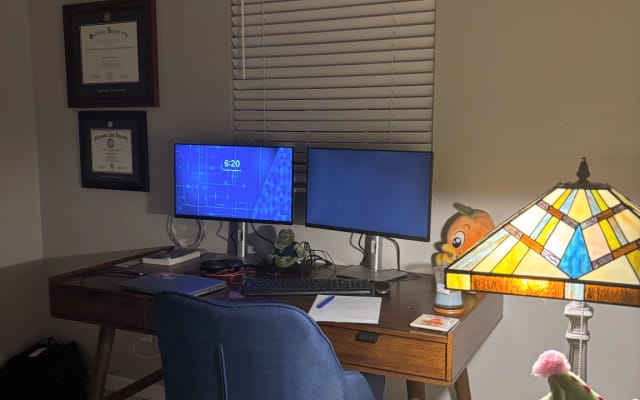 Annonce de Bryan sur misterb&b - Office if you need to do a little work! Boo, who likes work! 