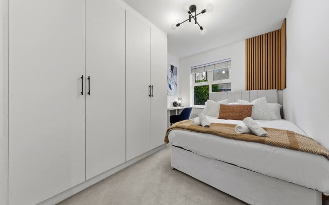 Egham Retreat | Contemporain 2BR | Environnement paisible