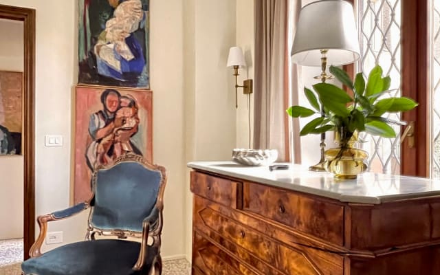 La Giovanna Suite ofrece una cama king, ropa de cama fina y baño...