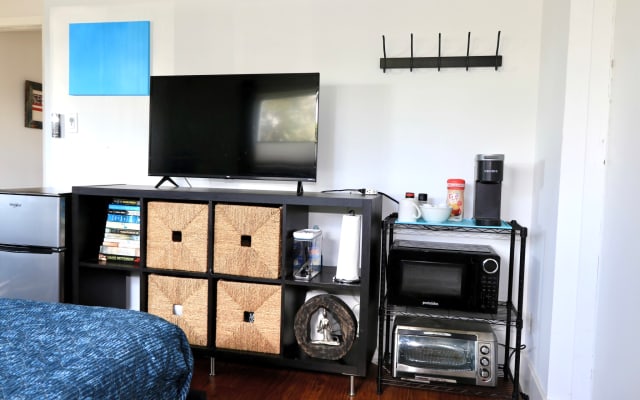 Detached efficiency suite in private house in Wilton Manors