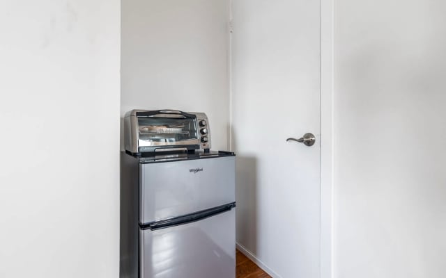 Detached efficiency suite in private house in Wilton Manors