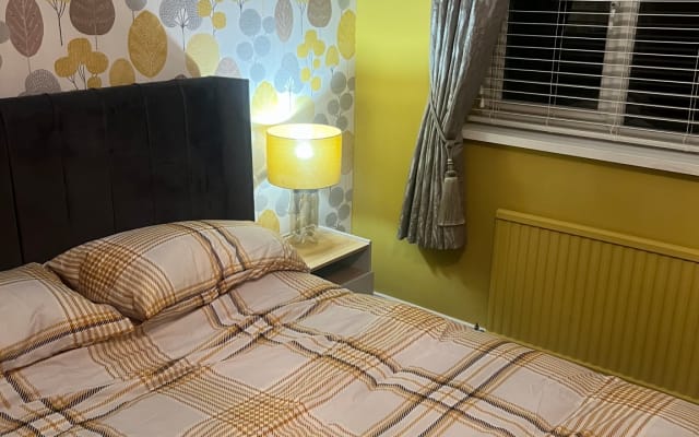 Double bedroom in Barry
