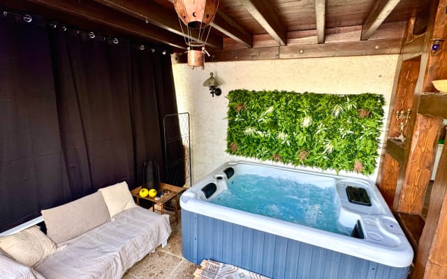 Tres beau T3 dans villa atypique piscine 12x6 m