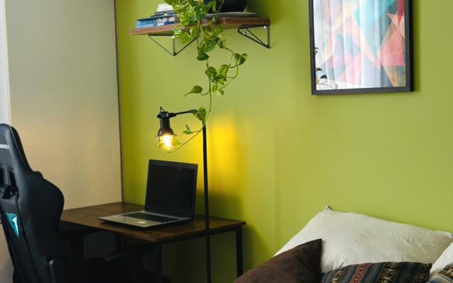 Walther's listing on misterb&b - Home office area with Wi-Fi access.
