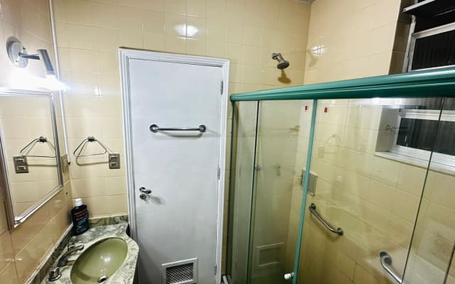 Quarto amplo com cama de casal em Ipanema - Picture 6